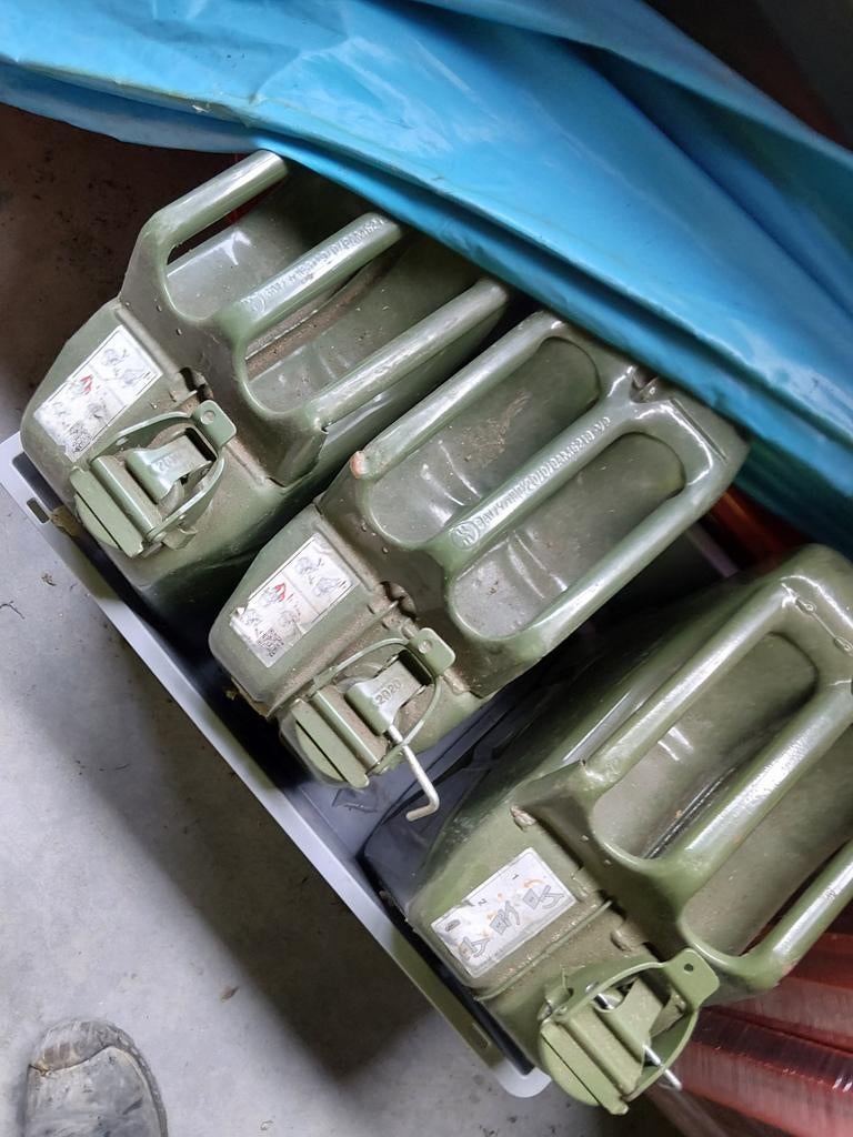 Jerrycan, Ophalen