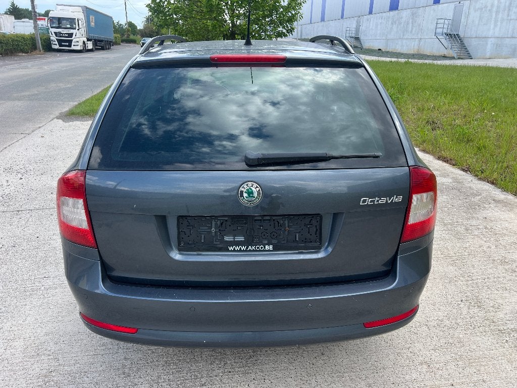 Skoda Octavia Break 1.4 Essence, Achat, Entreprise, Boîte manuelle, 5 portes