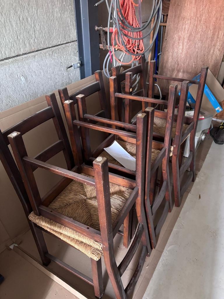 Stoelen met rieten zitting., Ophalen