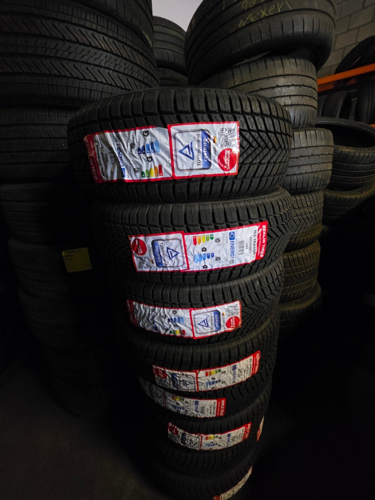 205/65r15 94v 4season 75€ per stuk met montage en balanceren, Ophalen
