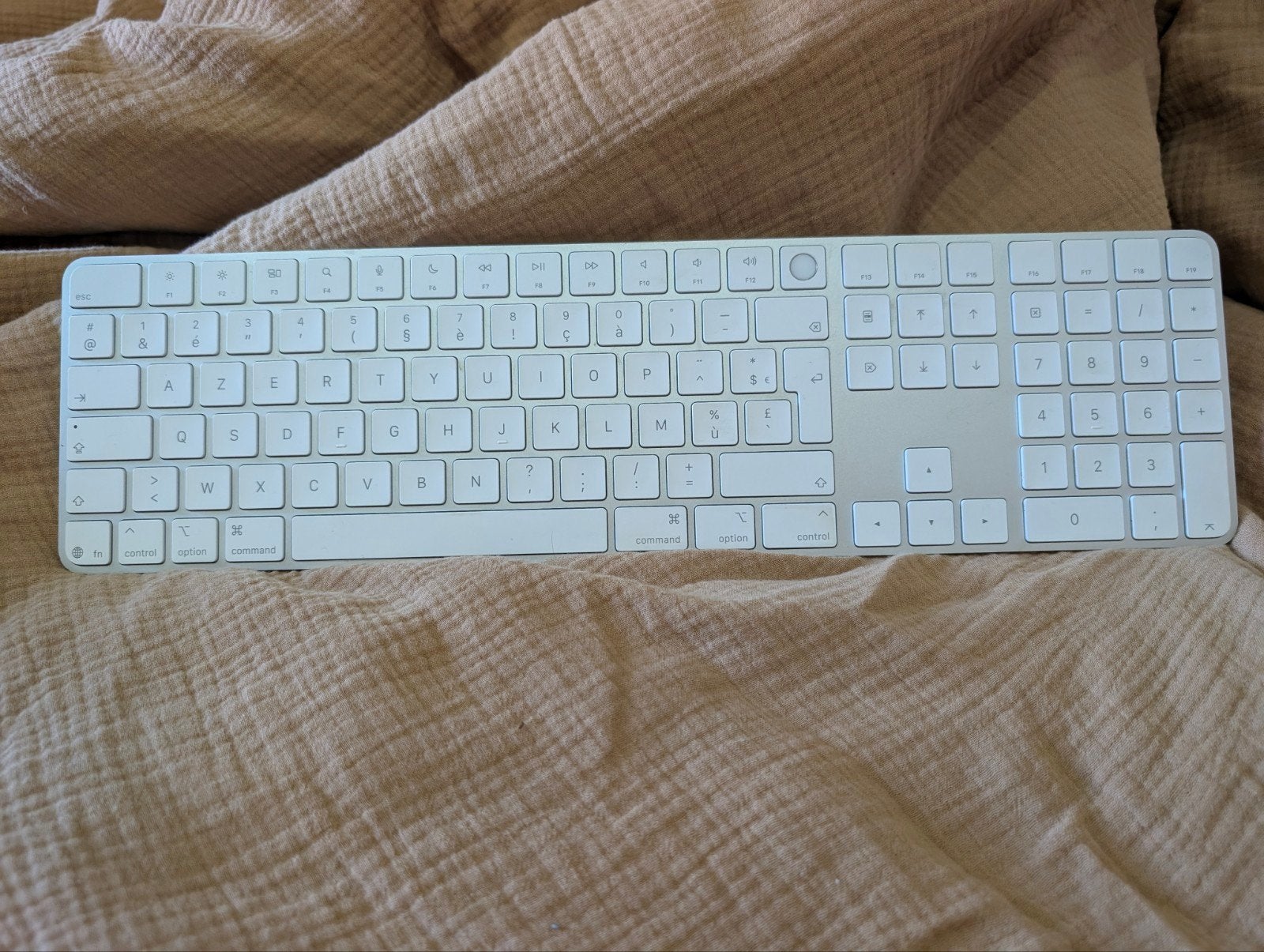 Apple Magic Keyboard Touch ID (azerty), Computers en Software, Toetsenborden, Touch ID, Gebruikt, Azerty, Ophalen of Verzenden