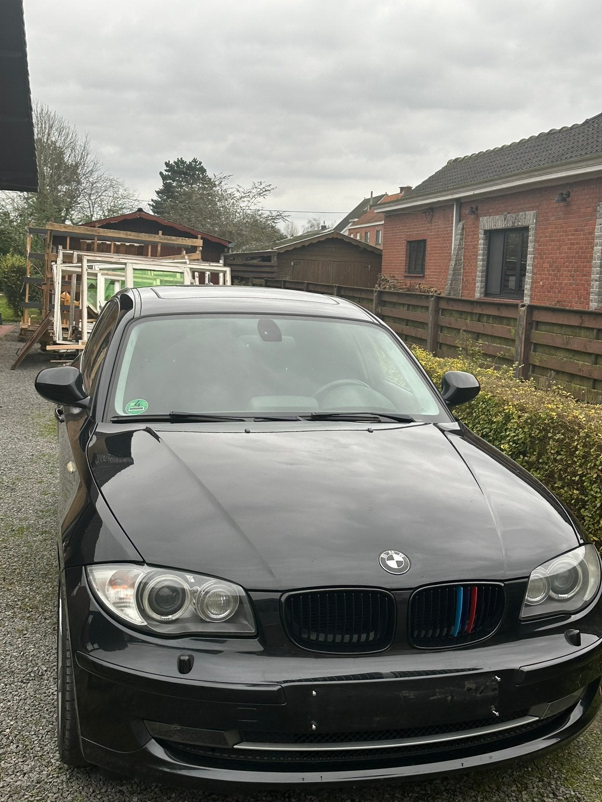 BMW 118i 2011 - nouveau moteur 90.000km, Auto's, 1995 cc, Zwart, Leder en Stof, Zwart