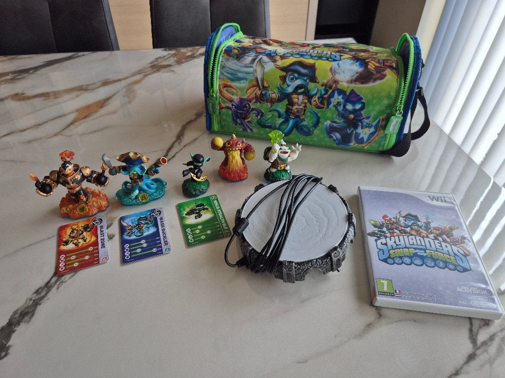 Skylanders - Swap Team - Wii spel + portal + figuurtjes, Games en Spelcomputers, Ophalen of Verzenden, Gebruikt