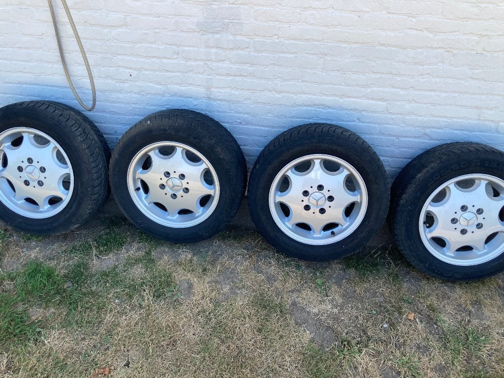 Velgen Mercedes-Benz 15" (8-Loch / Gullideckel), Auto-onderdelen, Banden en Velgen, Ophalen, Gebruikt, 15 inch, Velg(en)