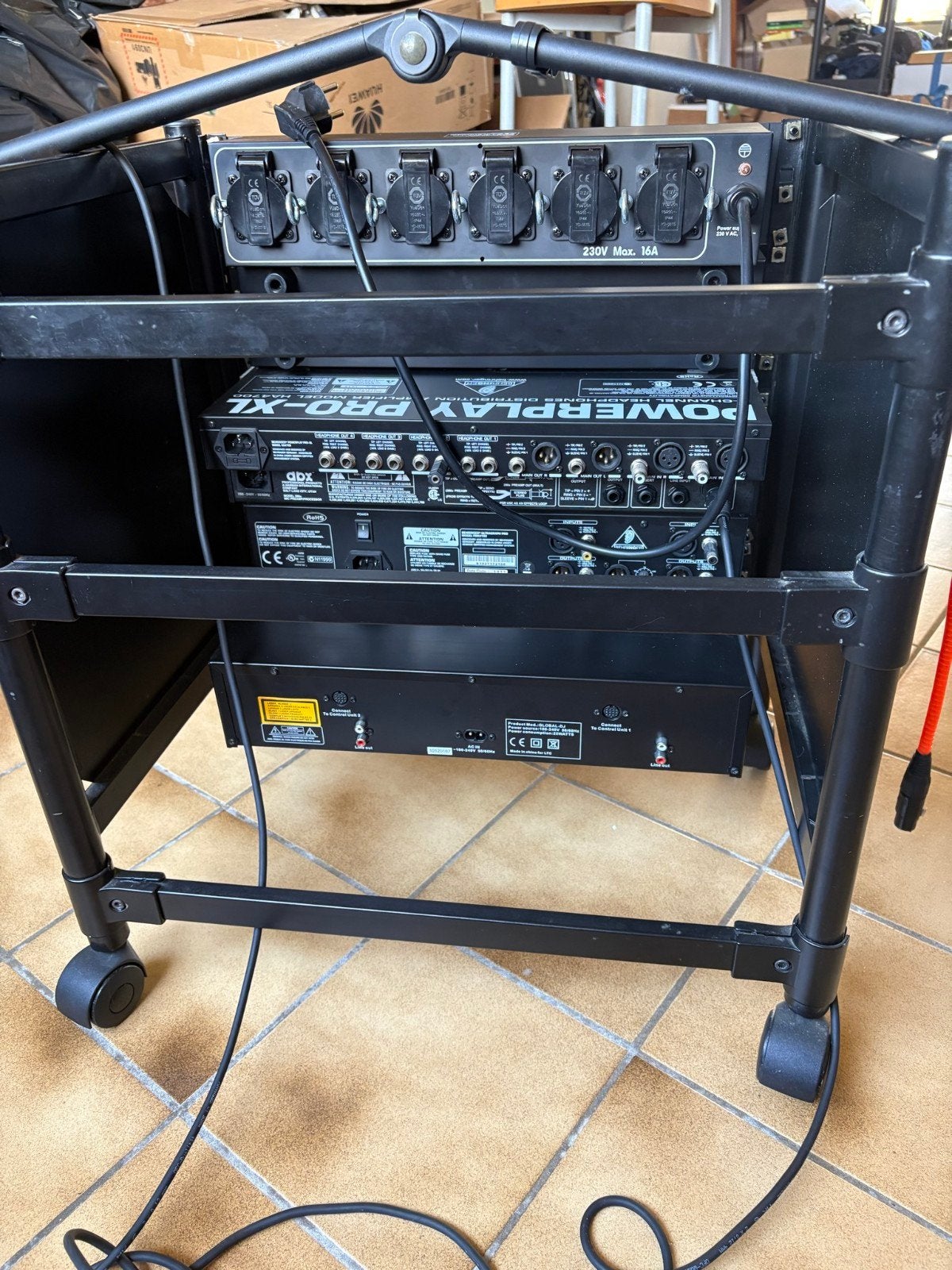 dj rack op wielen/ studiomateriaal, Ophalen