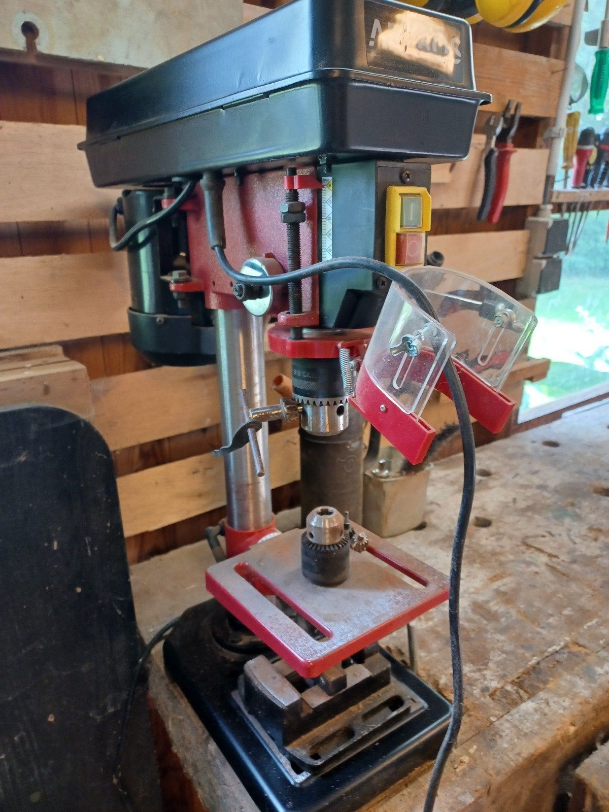 Perceuse à table., Enlèvement