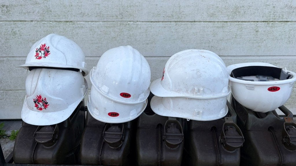 8 witte JSP veiligheidshelmen, Bricolage & Construction, Enlèvement, Utilisé