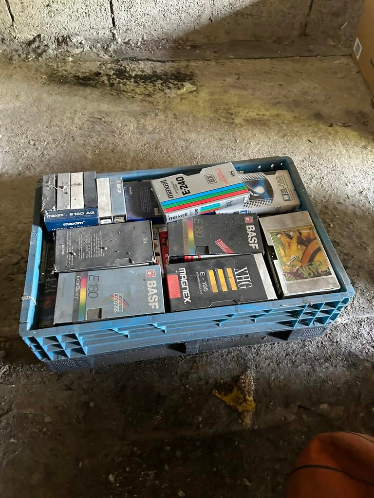 GROS LOT DE CASSETTES/ DVD/ CD - A SAISIR, Enlèvement, Utilisé, 26 cassettes audio ou plus