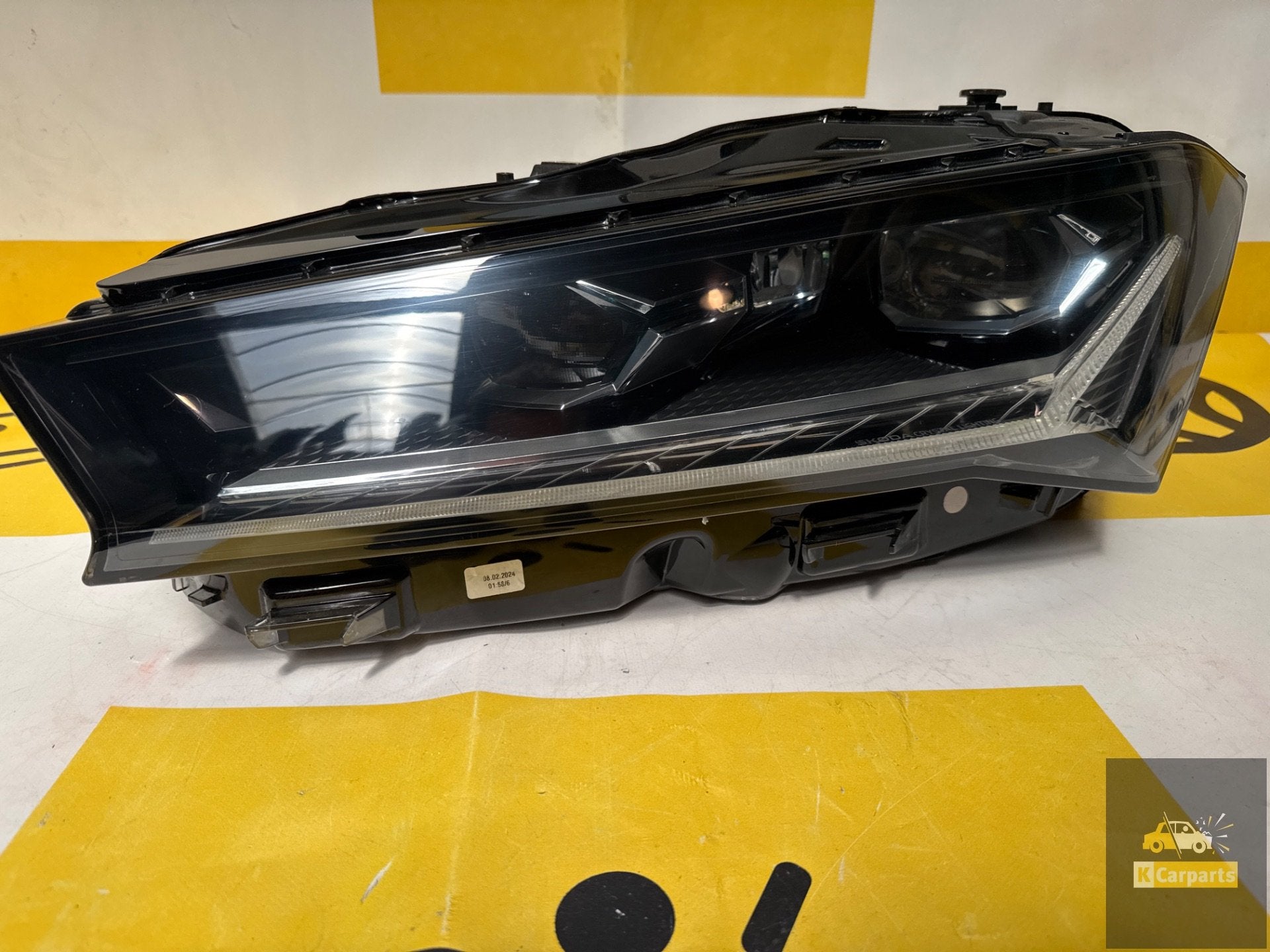 SKODA SUPERB Koplamp Links 3V5 Crystal Lighting 3P1941015A, Info@fabrikant.eu, Fabrikantstraat 1
1000 AA  Amsterdam, NL, Skoda
