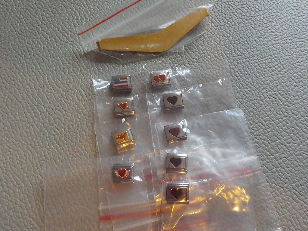 Bracelet à 9 breloques italiennes Uberry 9 mm - coeurs <3, Neuf, Autres marques, Enlèvement ou Envoi, 4 bracelets à breloques ou plus
