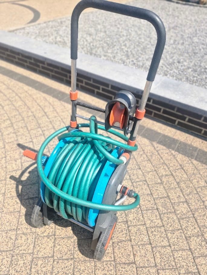 Slangen wagentje Gardena 42 meter, Ophalen, Zo goed als nieuw, Tuinslanghaspel
