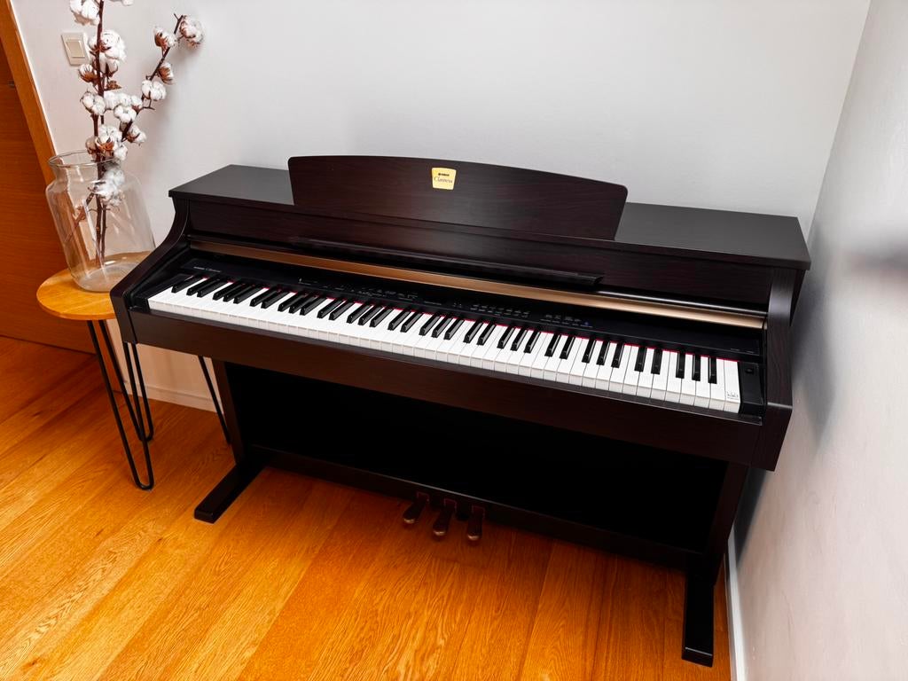Yamaha clavinova CLP 330 perfecte staat, Ophalen, Zo goed als nieuw, Piano