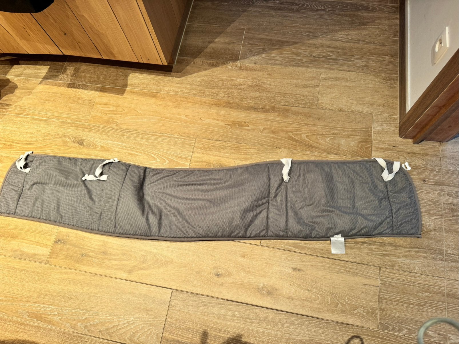 Bedomrander / bedbumper aerosleep grijs - dark grey, Kinderen en Baby's, Ophalen, Zo goed als nieuw, Bedomrander, Aerosleep