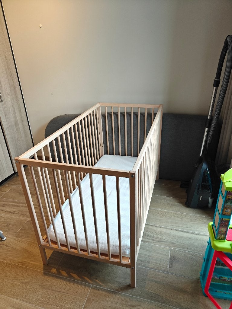 Babybed incl matrasje + laken, Ophalen, Zo goed als nieuw, Ledikant