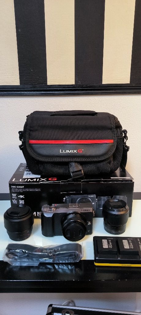Panasonic Lumix GX80 Premium Triple Zoom Kit, Chargeur, Panasonic, Moins de 4 fois, Comme neuf