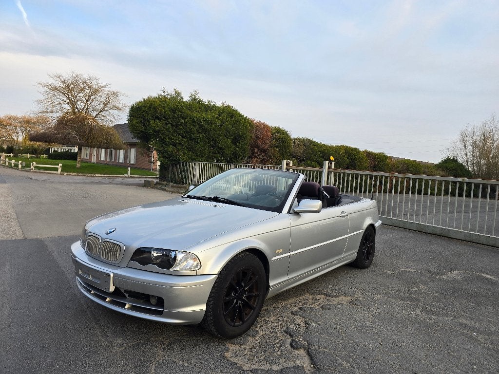 BMW 318CI - 203 000km - 03/2003 - cabrio, Auto's, BMW, 100 kW, 186 g/km, Achterwielaandrijving, 1995 cc