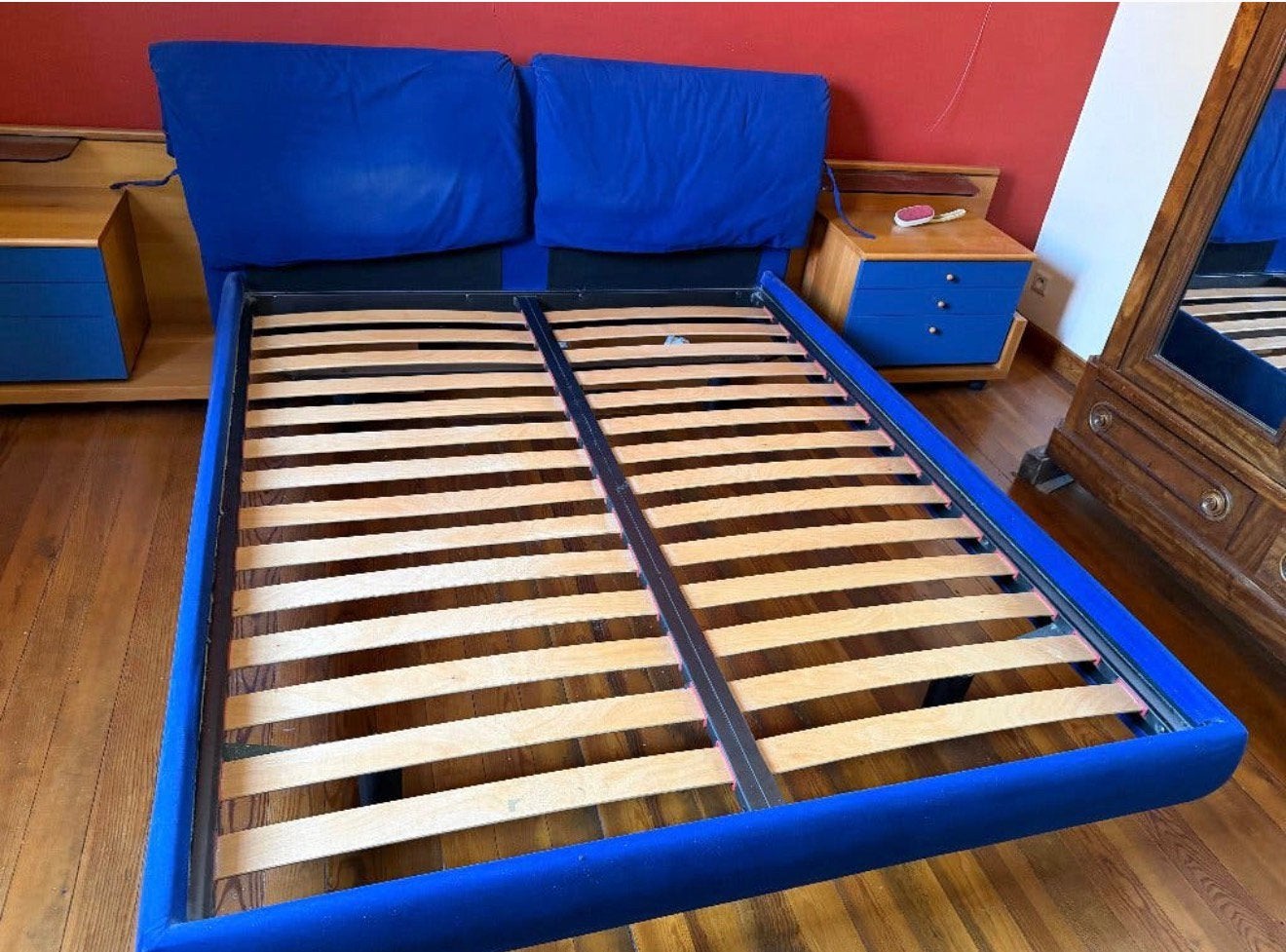 Blauwe, houten tweepersoonsbed en 2 nachtkastjes, Ophalen, Gebruikt, Blauw, Tweepersoons