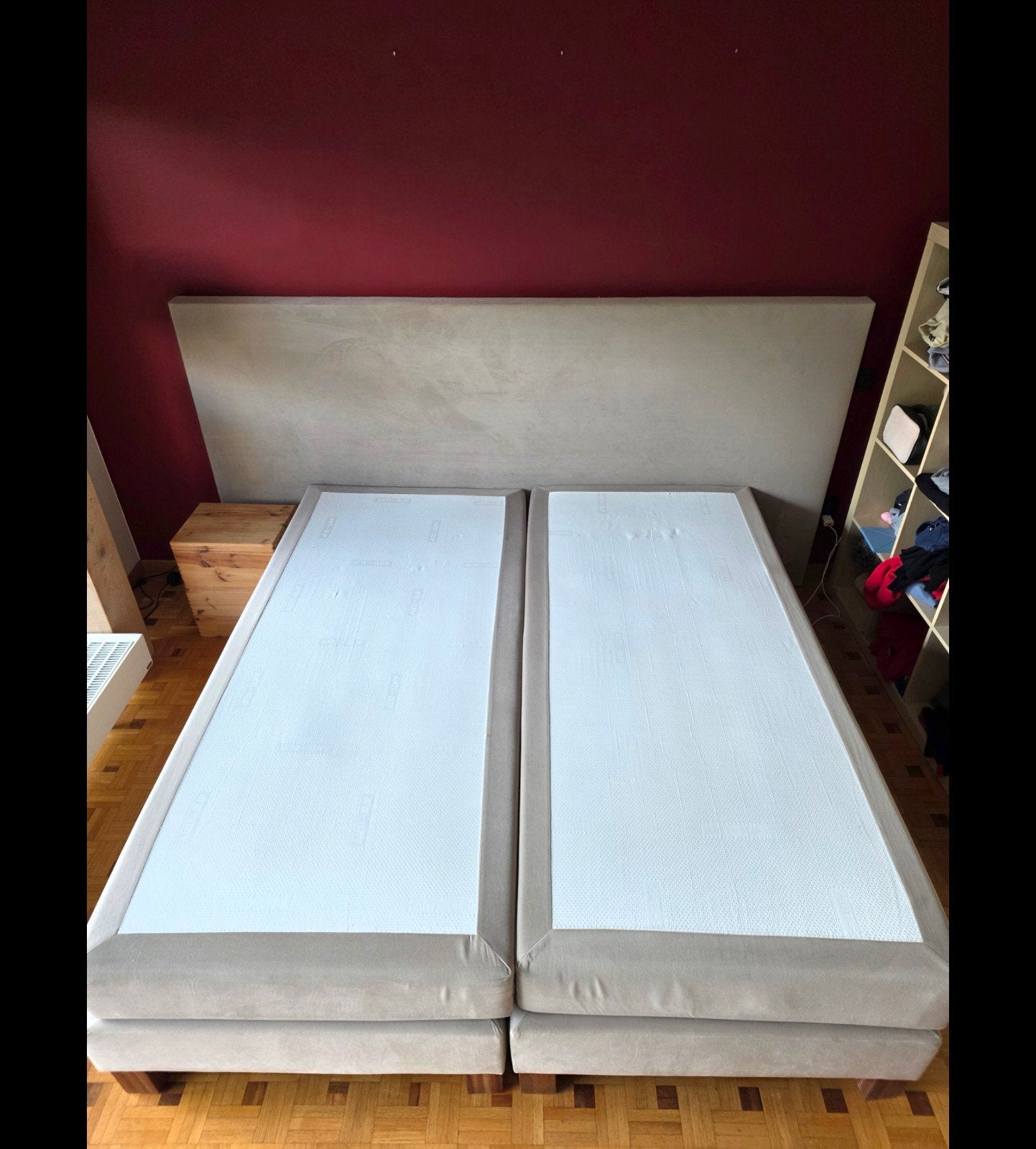 Lit Boxspring 180x200cm avec grande tête de lit (250x125cm), Beige, Comme neuf, Enlèvement, 180 cm