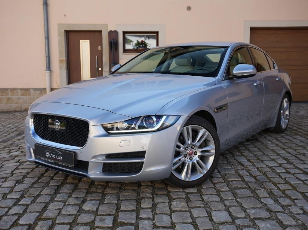 Jaguar XE Portfolio 20t/Pack Hiver/Mémoires/Pack Confort 1&2, Autos, Jaguar, Cuir, Argent ou Gris, Achat, 1800 kg