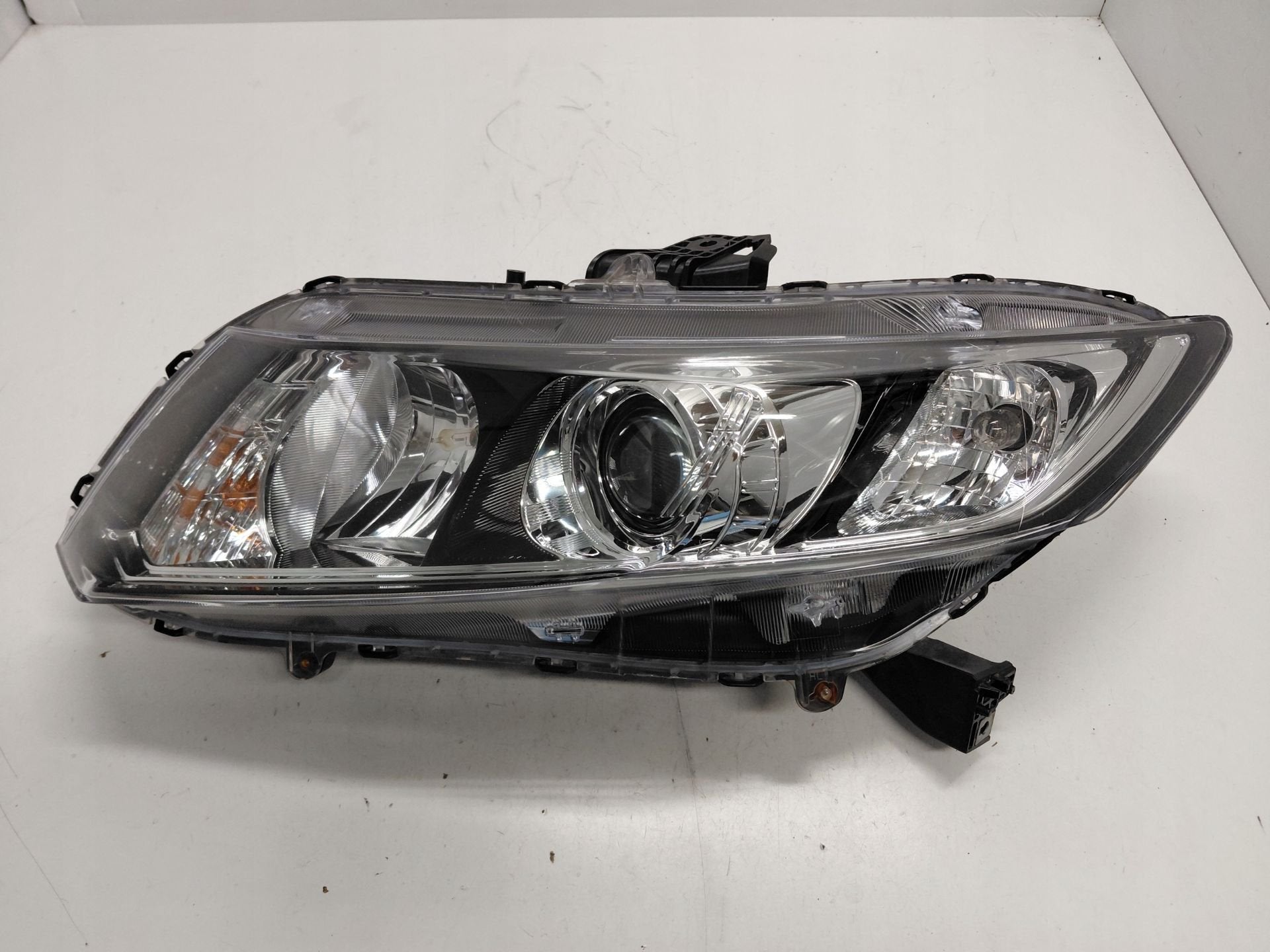 Phare gauche de la Honda Civic IX Sedan Stanley, Info@honda.co.jp, Utilisé, Minami-Aoyama 2-chome 1-1
107-8556  Tokyo, Honda Motor Co., Ltd.
