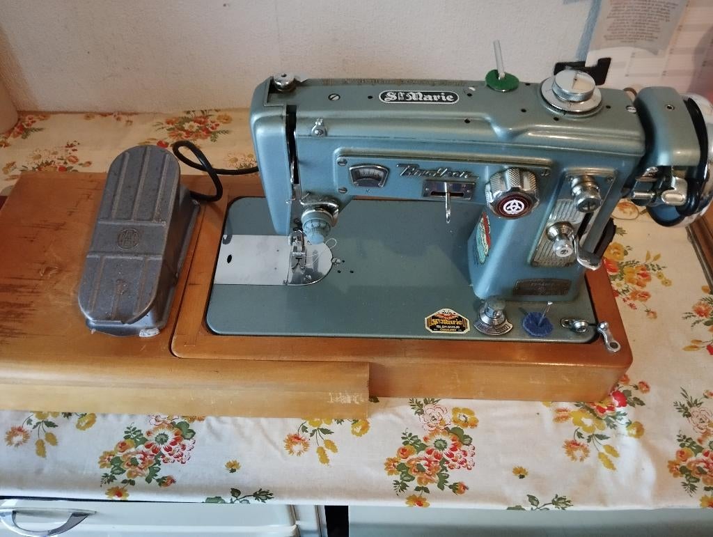 Machine à coudre vintage de la marque St Marie. Fonctionne, Enlèvement