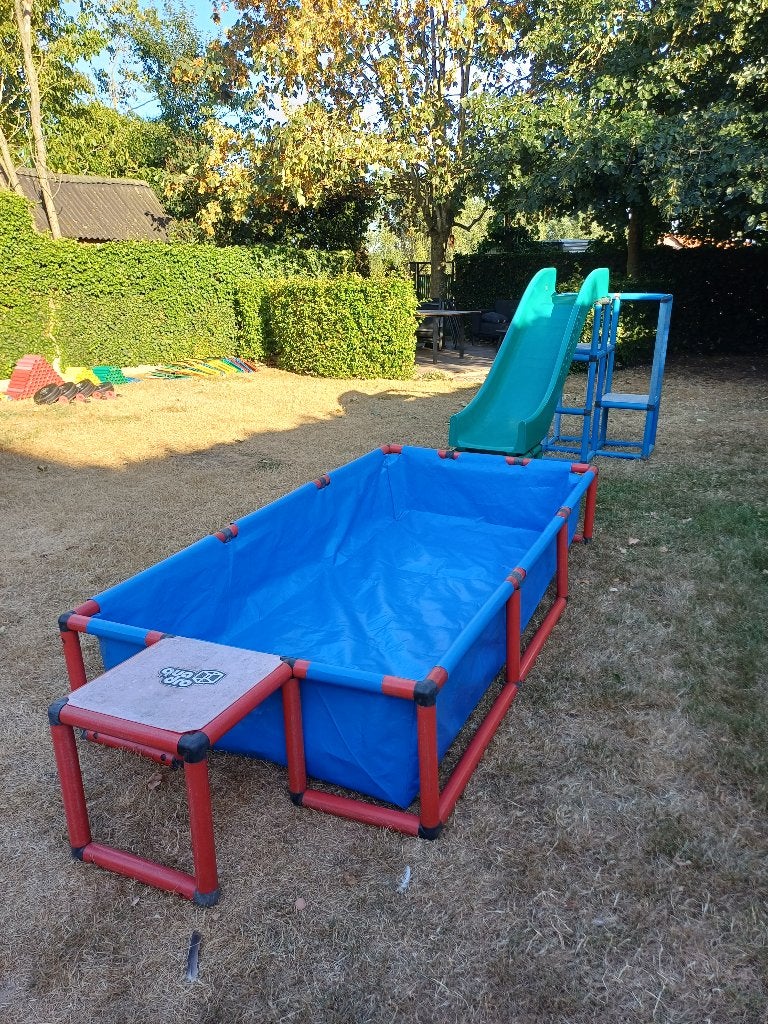 (Water) glijbaan én groot zwembad van quadro, Kinderen en Baby's, Speelgoed | Buiten | Speeltoestellen, Ophalen, Gebruikt, Glijbaan