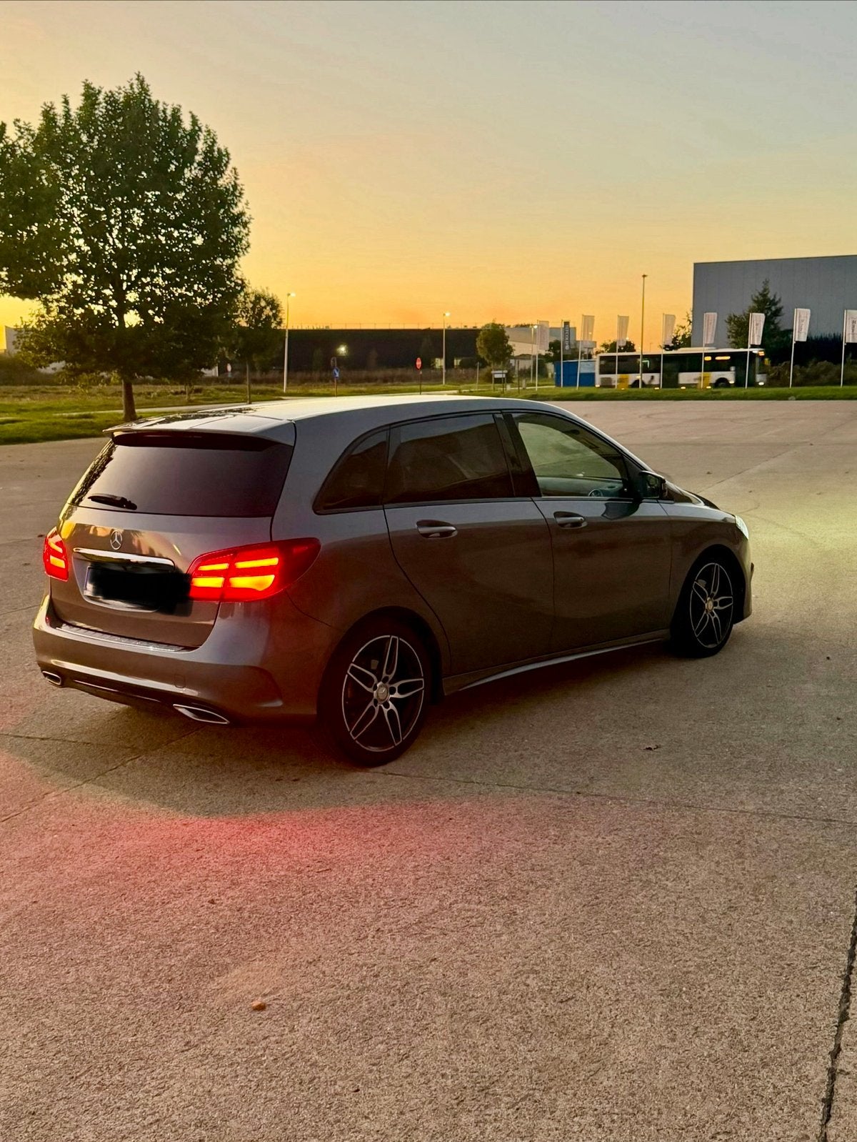 Mercedes B 200 d | Boîte automatique Euro 6, Autos, Cuir, Argent ou Gris, Euro 6, Carnet d'entretien