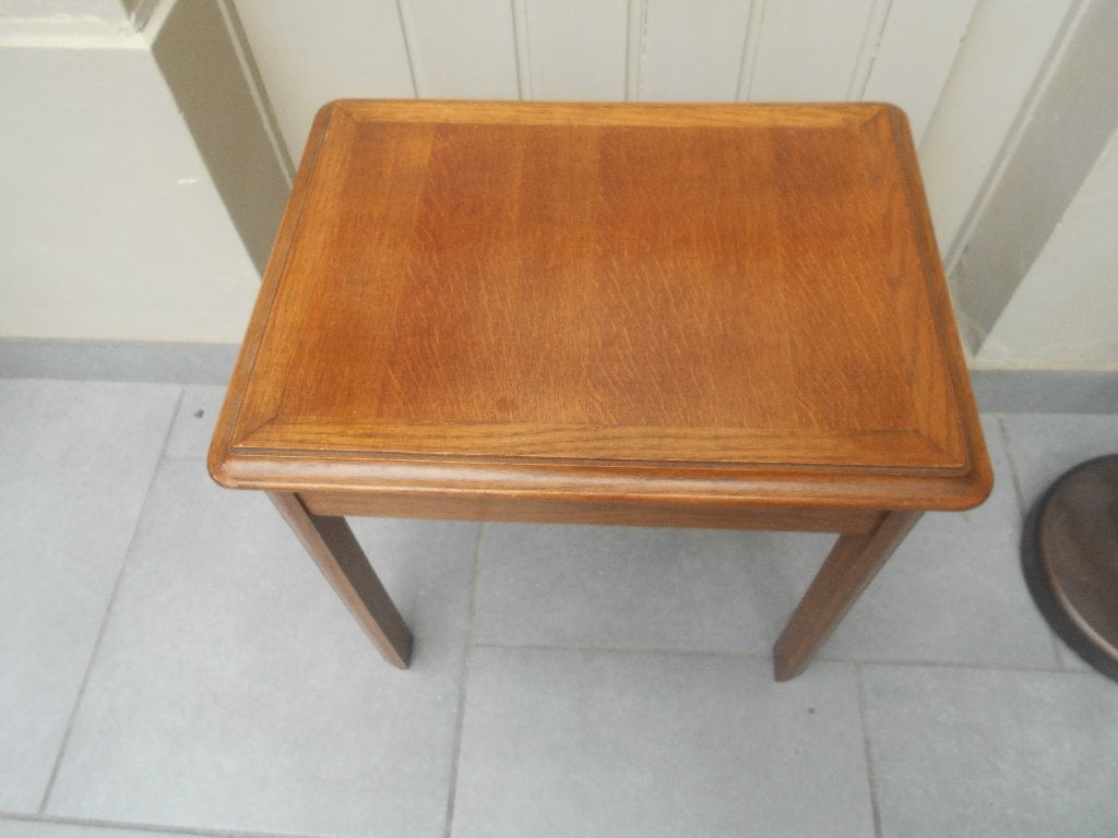 ancienne petite table d'appoint  en chene avec rangement, Antiquités & Art, Enlèvement