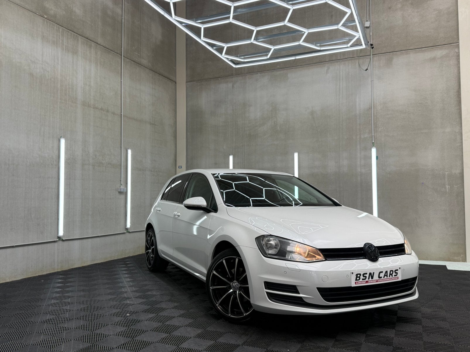 VOLKSWAGEN GOLF 7/CRUISE/PARKSENSOR/ZETELVRWRMNG/GARANTIE, Auto's, Voorwielaandrijving, Stof, https://public.car-pass.be/vhr/72d7d157-c131-450b-9c1b-99955e3a1418