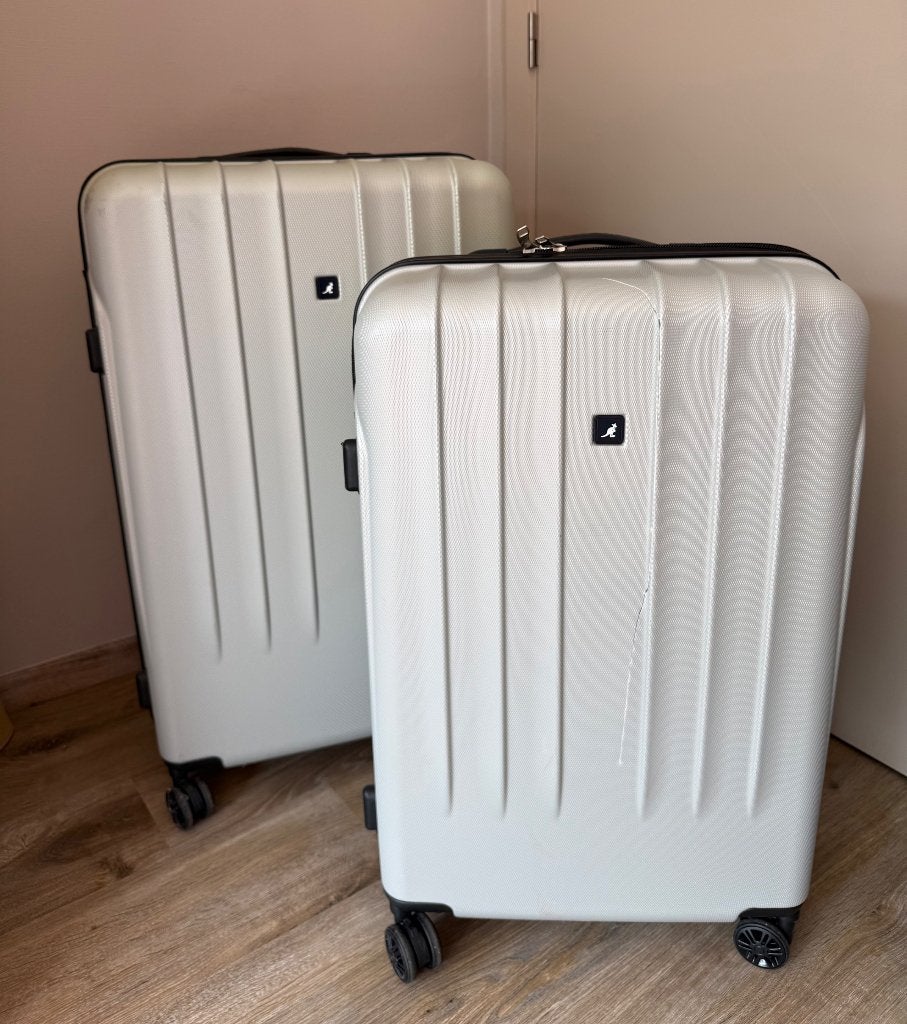 2 reiskoffers M en L met schade aan., Handtassen en Accessoires, Koffers, Ophalen