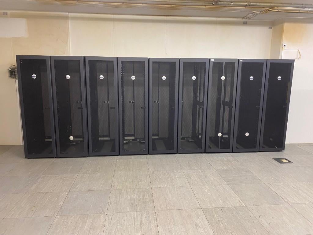 partij (15x) serverracks 19 inch Dell / HP / APC., Computers en Software, Serverkasten, Gebruikt, Geperforeerd, Geperforeerd, Ophalen