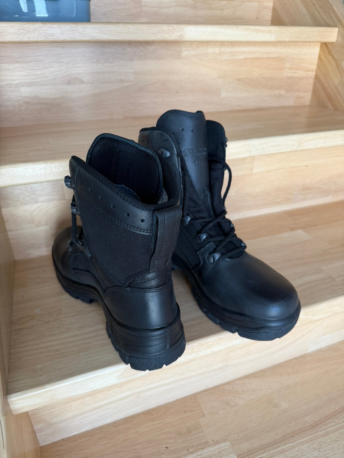 Haix combat boots, Ophalen