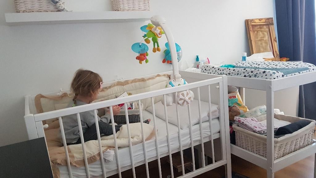 Babybedje + verzorgingstafel IKEA, Kinderen en Baby's, Badjes en Verzorging, Zo goed als nieuw, Badje, Standaard, Ophalen