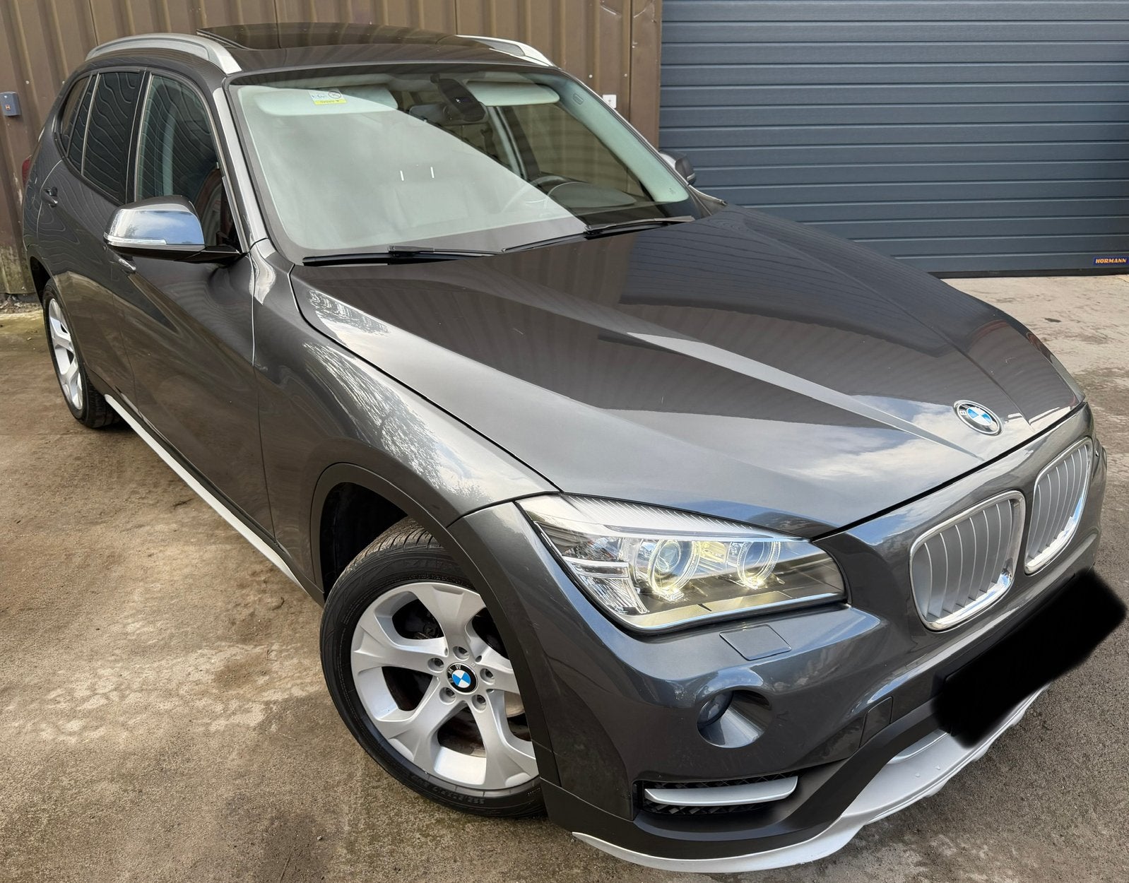 BMW X1 / 2.0L / Diesel / Toit ouvrant / Vitres teintées, Argent ou Gris, Achat, Entreprise, Boîte manuelle