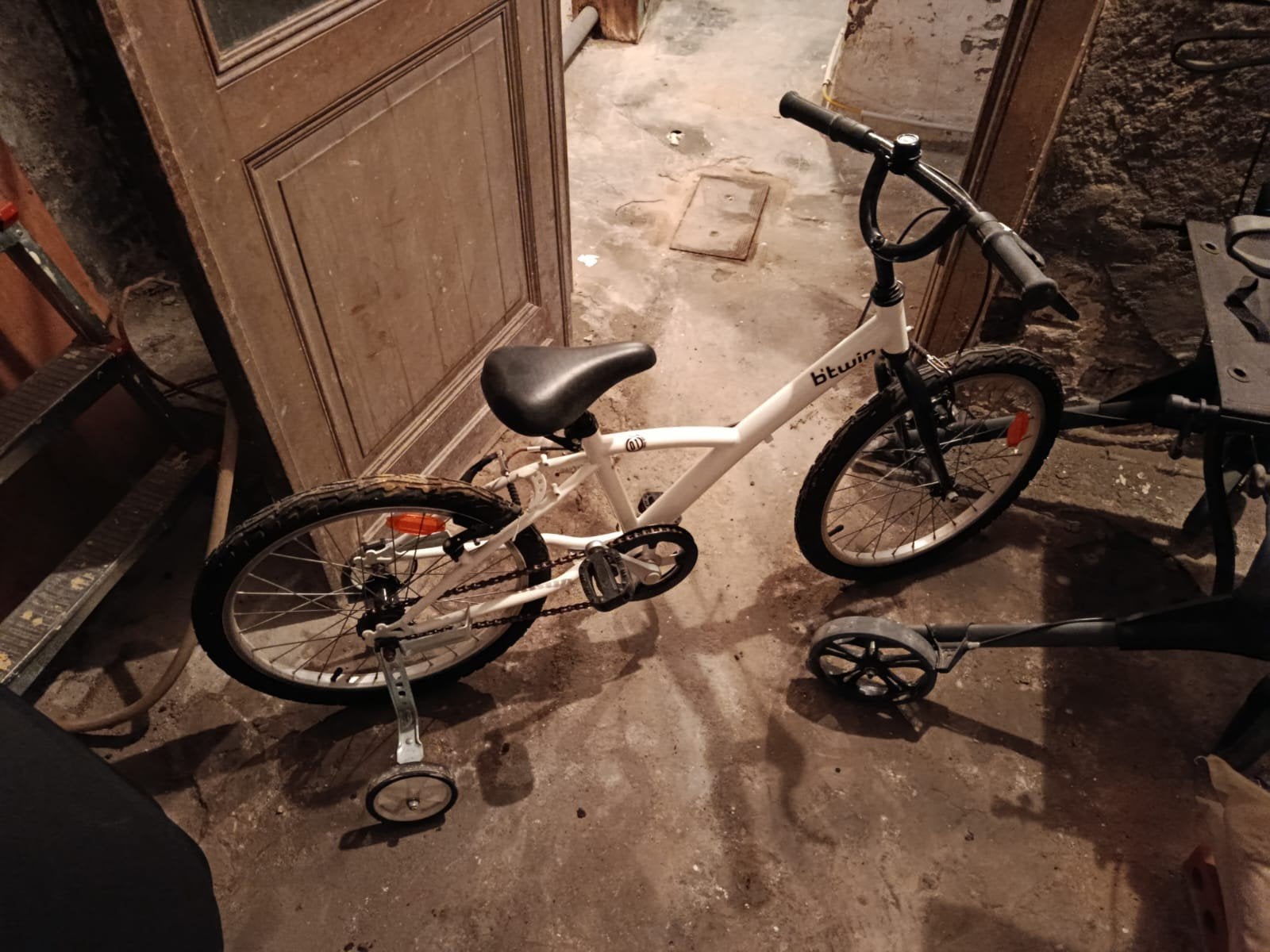 vélo b'twin blanc enfant, Vélos & Vélomoteurs, Vélos | Vélos pliables, Enlèvement, Comme neuf