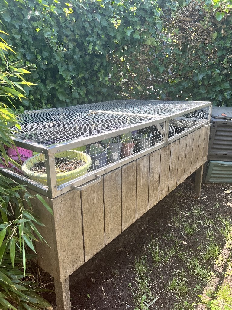 Potager sur pied en AFZELIA et métal (aussi pour tortues), Enlèvement, Utilisé