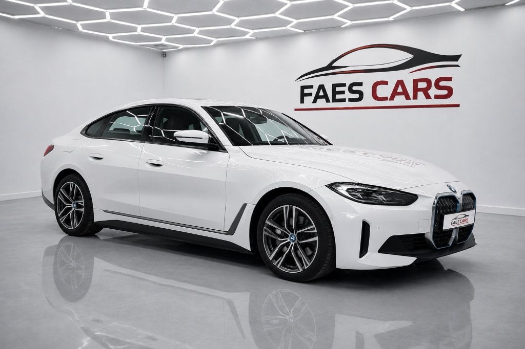 Bmw I4 Edrive 40 pracht staat btw aftrekbaar, Auto's, Dealer onderhouden, 0 cilinders, Wit, Leder