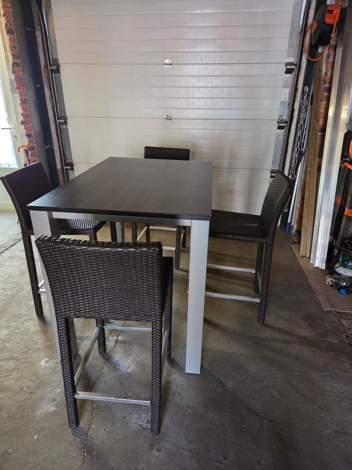 Bar tafel met 4 stoelen en kussens, Enlèvement, Comme neuf