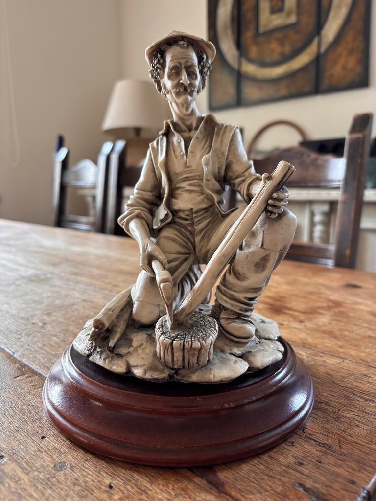 Sculpture Capodimonte, Le Bûcheron- Porcelaine Biscuit grise, Ophalen of Verzenden