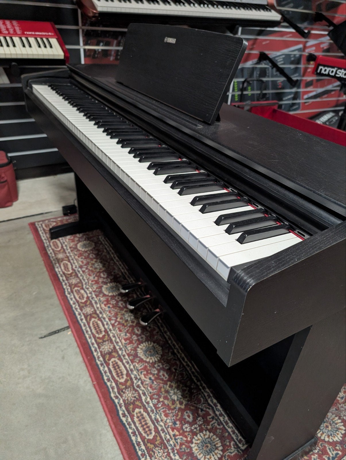 Yamaha Arius YDP-143 – Digitale Piano met Piano-meubel, Enlèvement ou Envoi, Piano