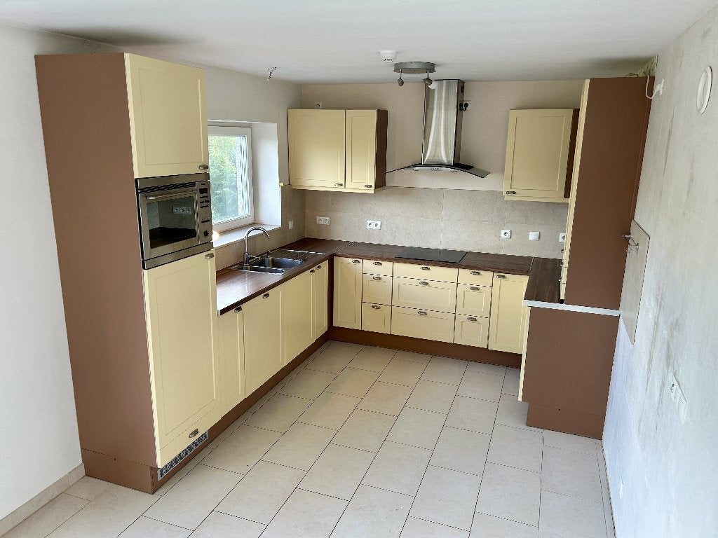 Cuisine en U avec réfrigérateur, lave-vaisselle, cuisinière, Bois, Enlèvement, Utilisé, Cuisine en U