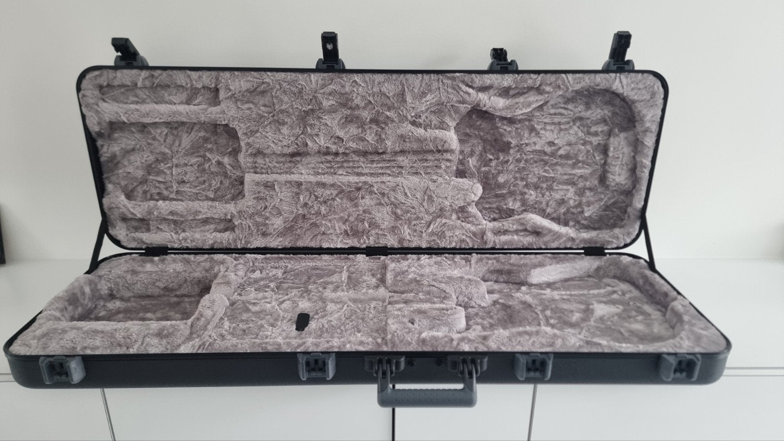 Fender deluxe molded case, Muziek en Instrumenten, Ophalen, Zo goed als nieuw, Elektrische basgitaar