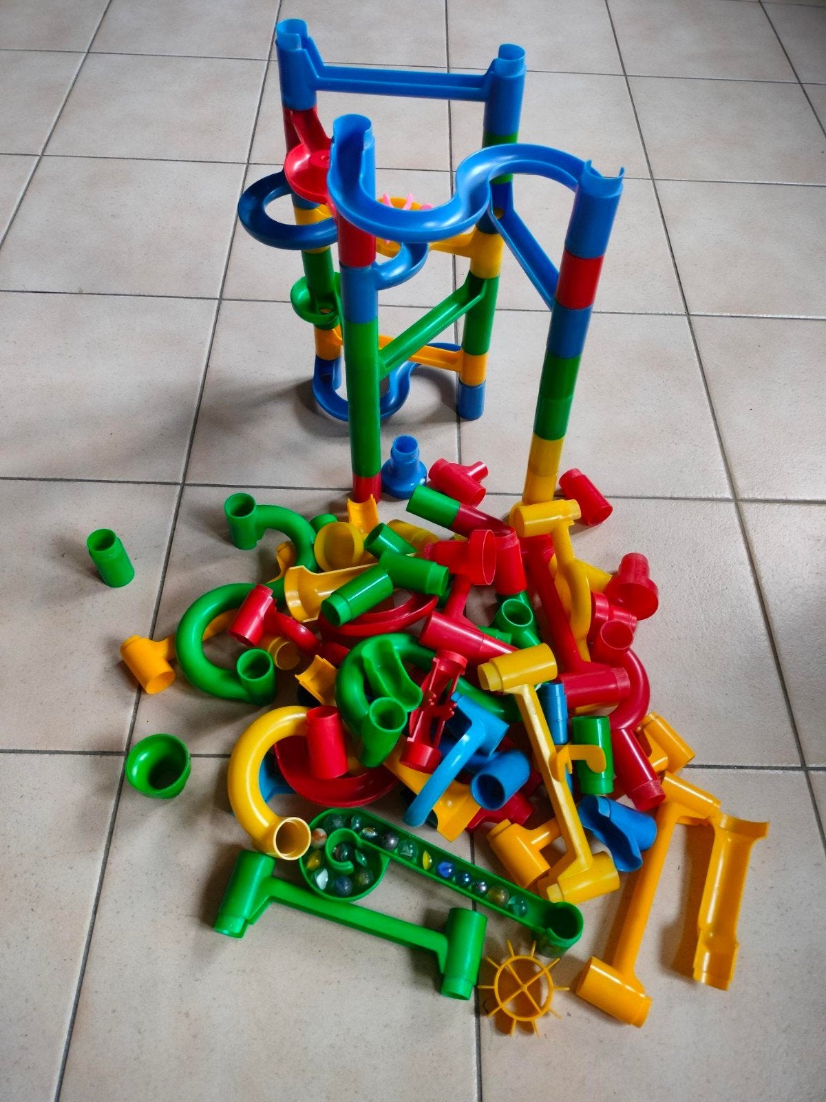 knikkerbaan met knikkers, Kinderen en Baby's, Speelgoed | Bouwstenen, Ophalen, Gebruikt