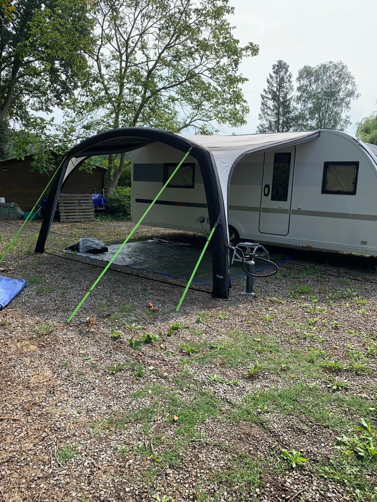 Opblaasbare luifel 450cm met zijwanden en cool dark dak., Ophalen