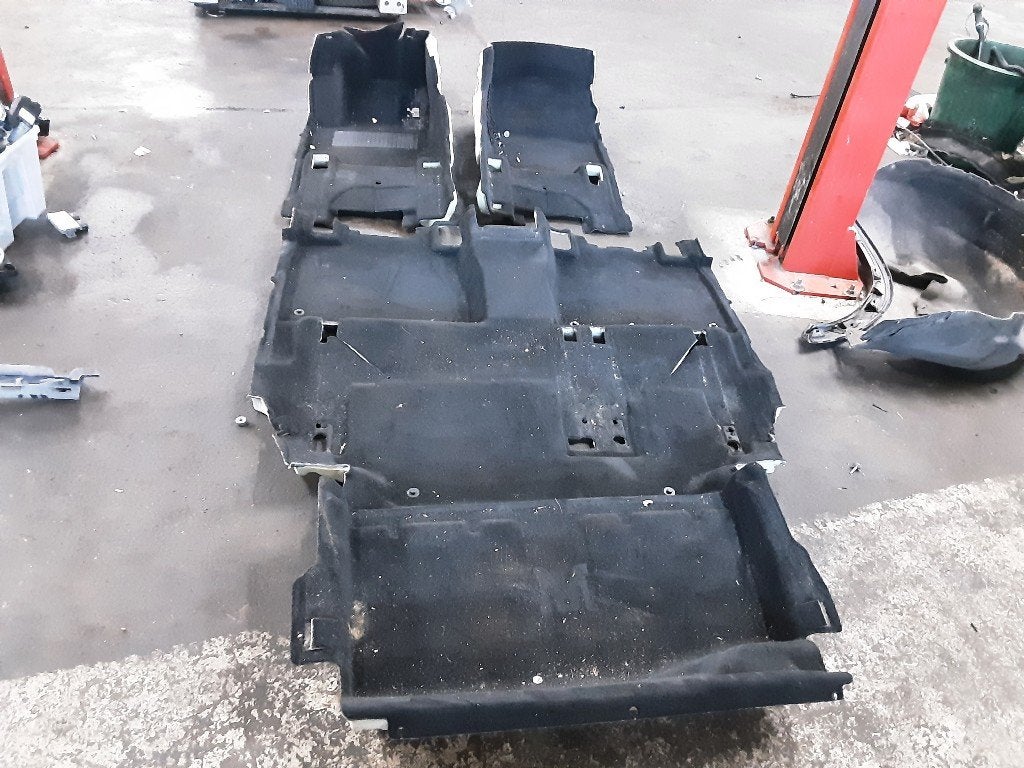 JEU DE TAPIS Mercedes-Benz GLE (V167) (01-2018/05-2021), Mercedes-Benz, Mevr. I. Hauben, Utilisé, Rue de l'Espoir 34 34
4030  GRIVEGNÉE, BE