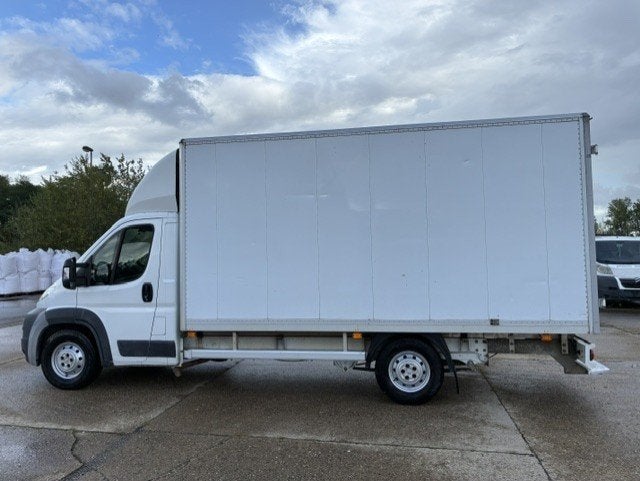Peugeot Boxer Bakwagen met nieuwe motorblok., Voorwielaandrijving, Euro 5, Stof, Zwart