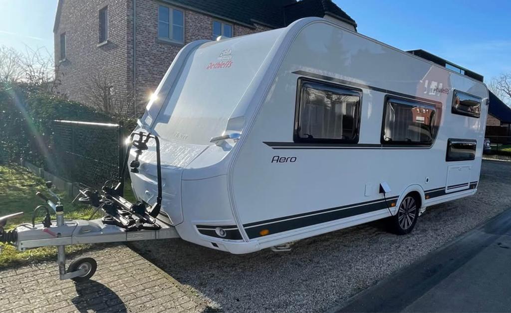 Dethleffs AERO 490 QSK, Caravans en Kamperen, Stapelbed, Treinzit, Particulier, Dethleffs