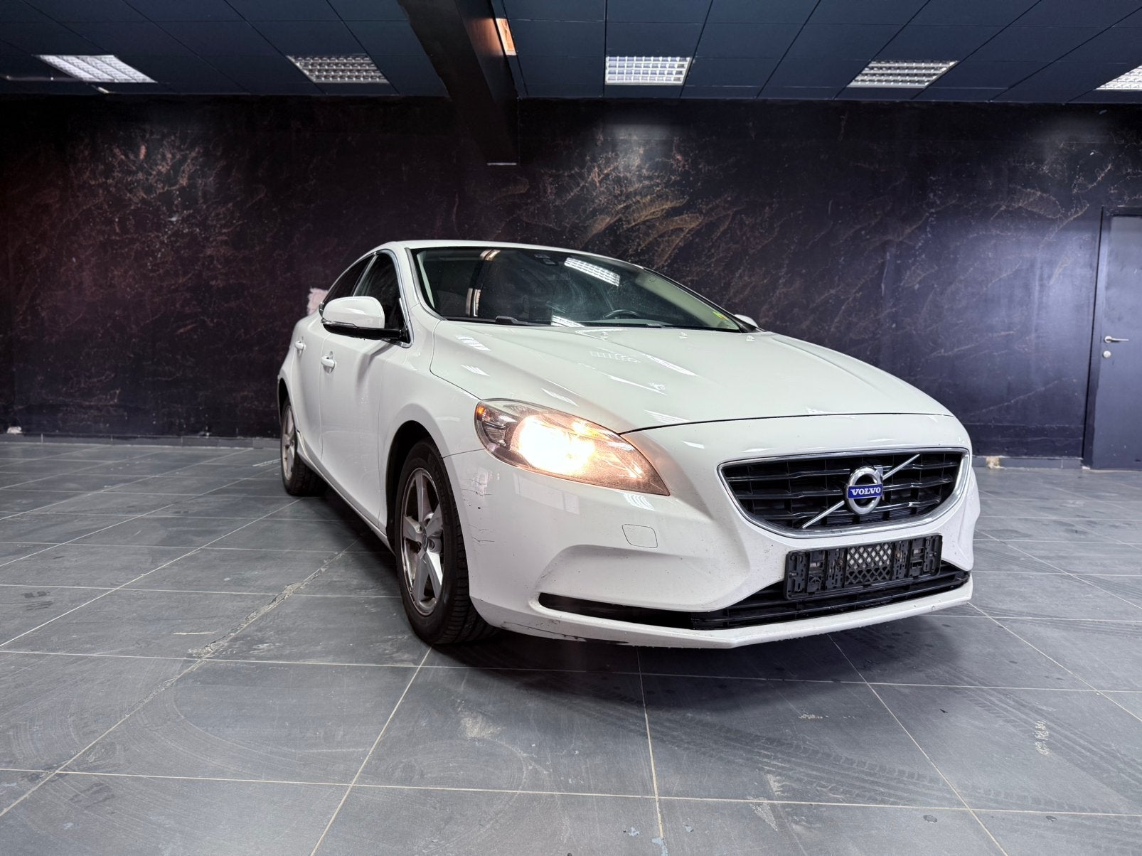 VOLVO V40 /FULL OPTION / HALF LEDER /CAMERA, Auto's, Volvo, Leder, Particulier, Te koop, Handgeschakeld