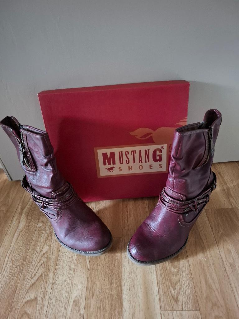 Mustang botten. 1maal gedragen. Kleur toupe. Maat 41., Kleding | Dames, Ophalen, Overige kleuren, Lage of Enkellaarzen, Zo goed als nieuw