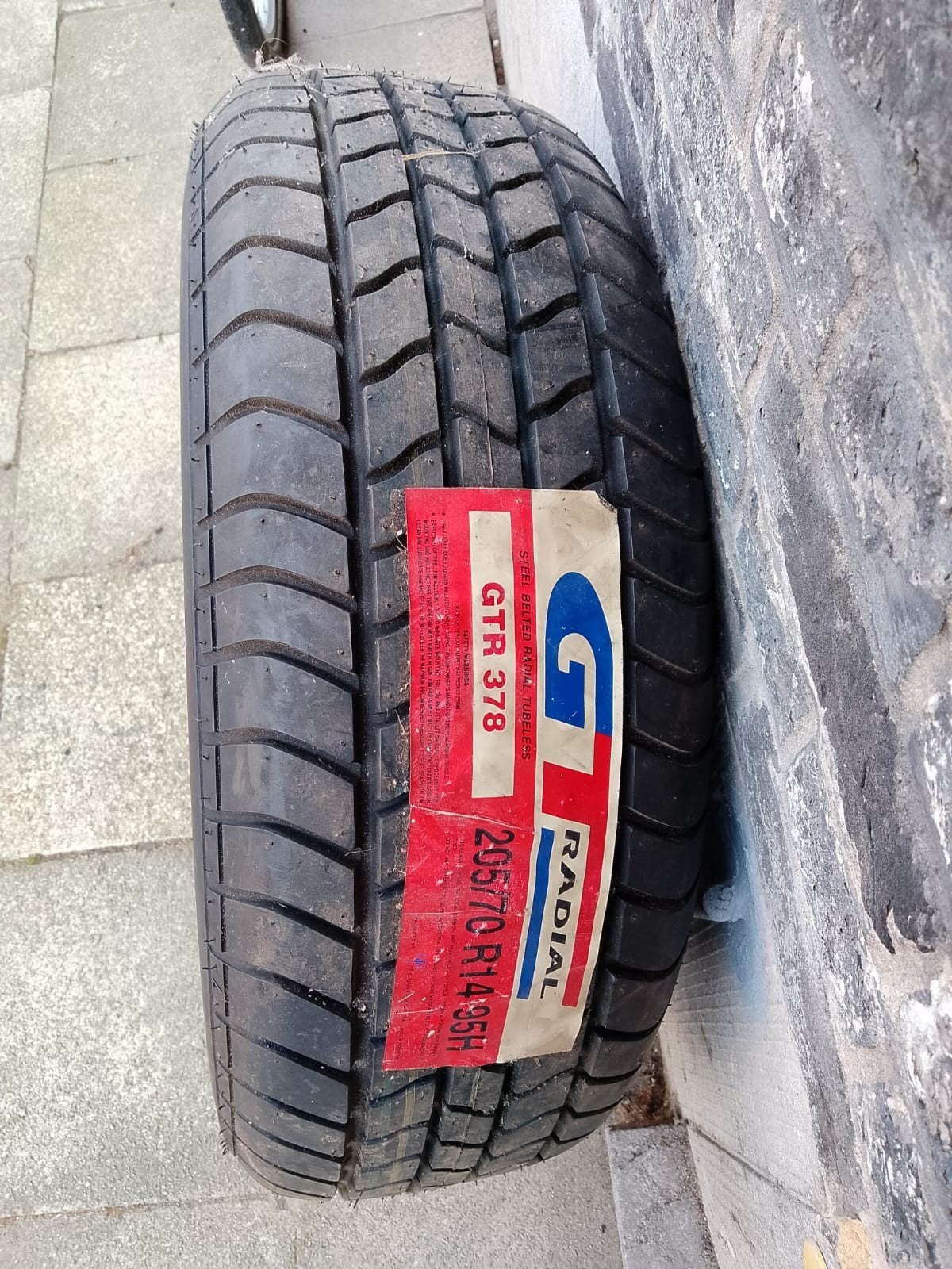 Gloednieuwe autoband met stalen velg, maat 14 inch., Auto-onderdelen, Ophalen of Verzenden